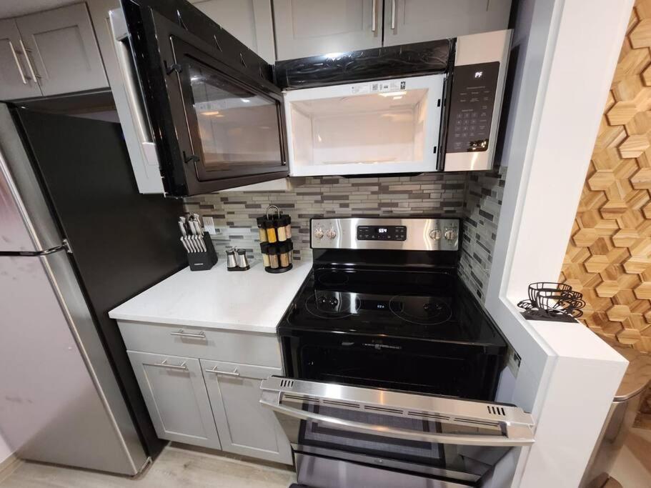 Modern Island Serenity!-Pet-Friendly Villa Île de Hilton-Head Extérieur photo